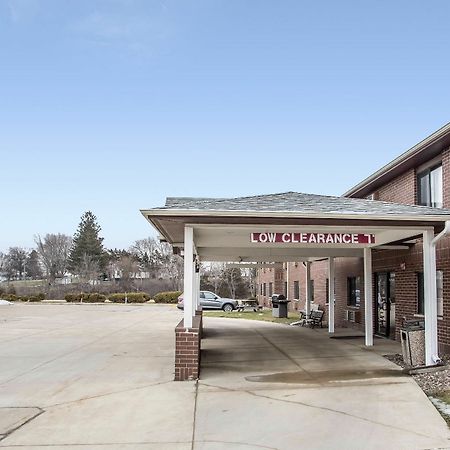 Econo Lodge Inn & Suites Dubuque Extérieur photo