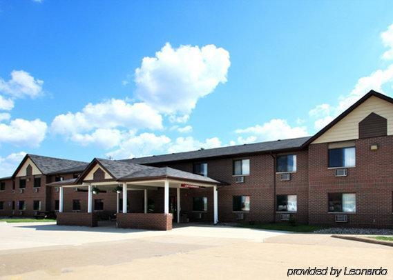 Econo Lodge Inn & Suites Dubuque Extérieur photo