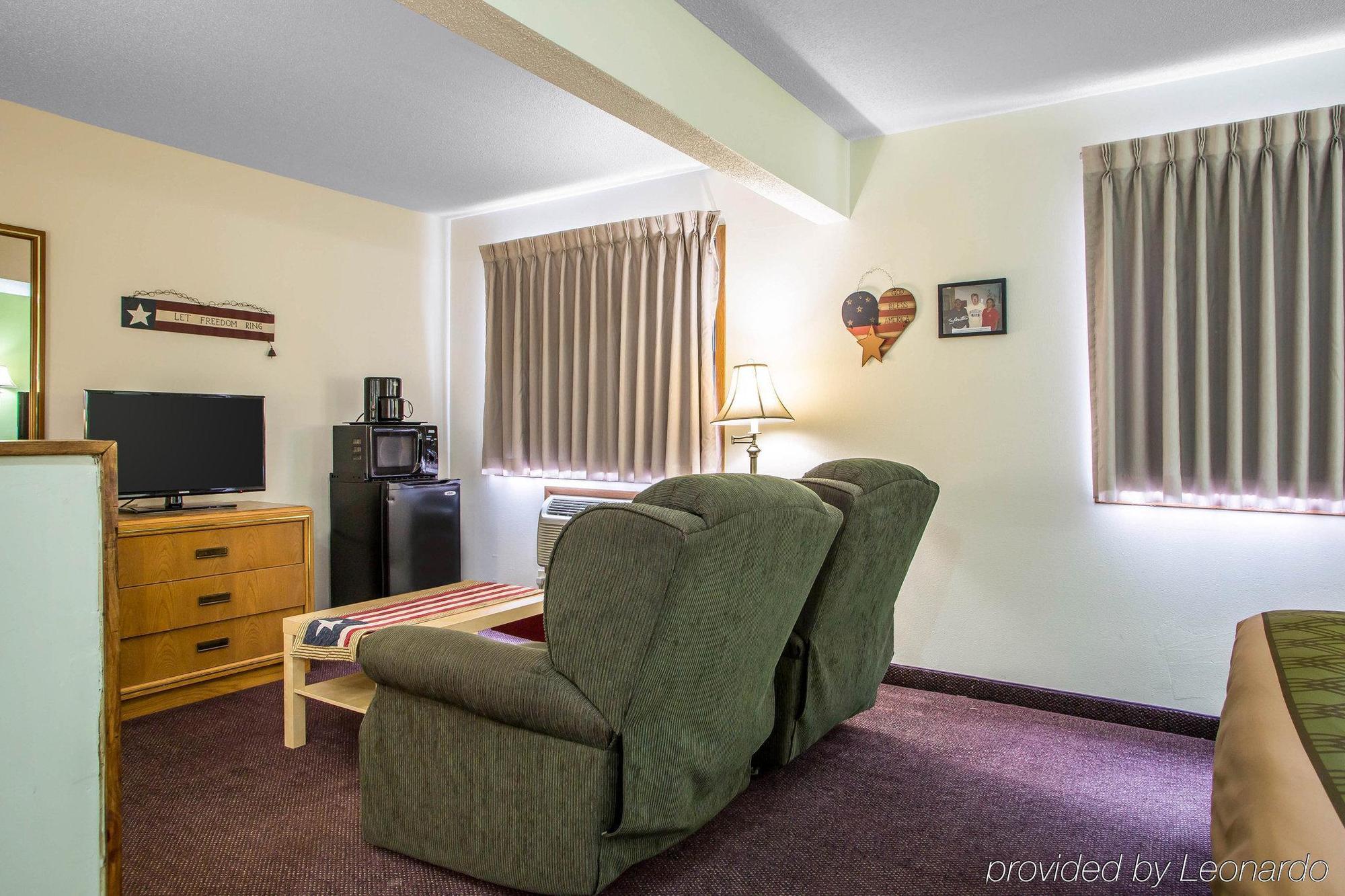 Econo Lodge Inn & Suites Dubuque Extérieur photo