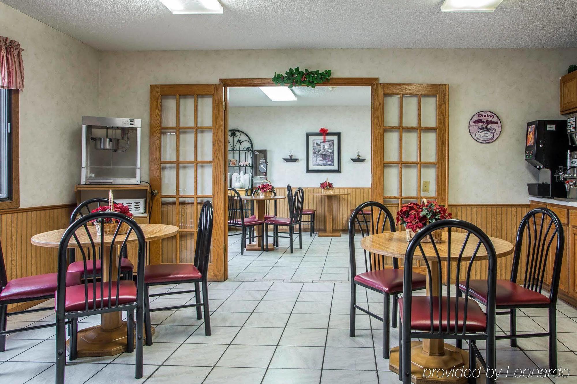 Econo Lodge Inn & Suites Dubuque Extérieur photo
