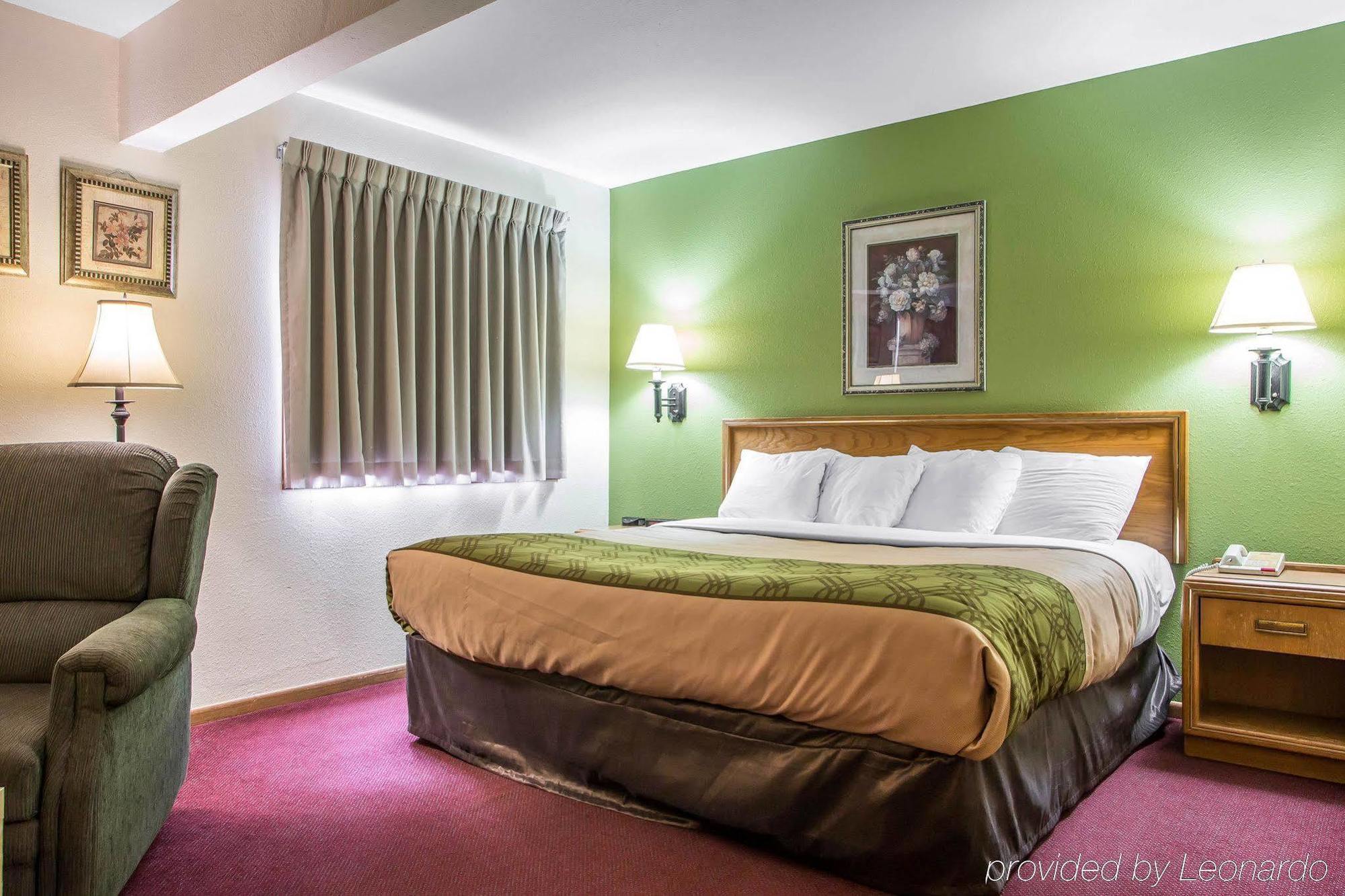 Econo Lodge Inn & Suites Dubuque Extérieur photo