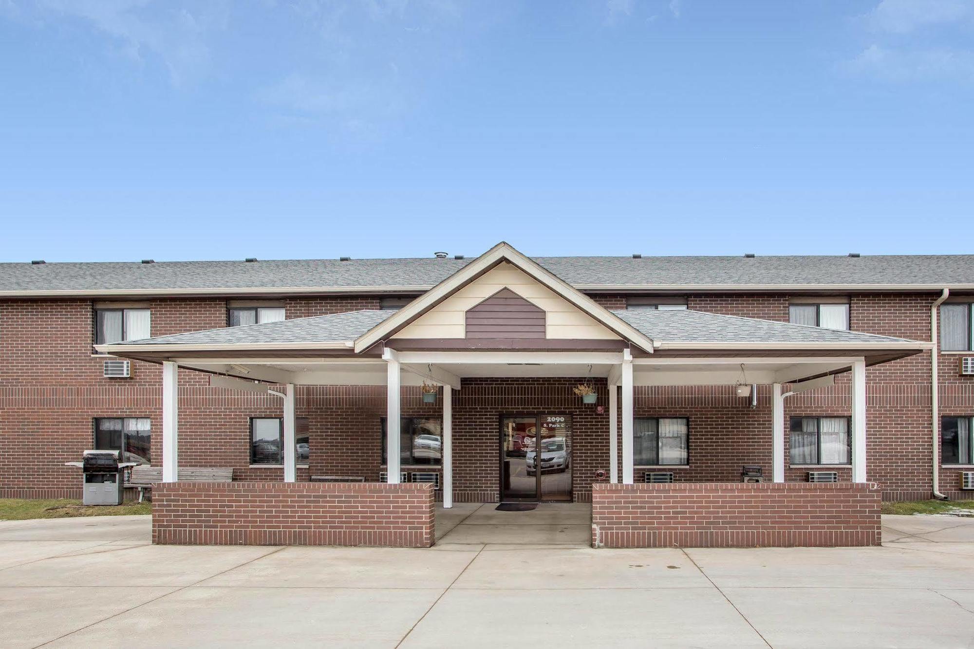 Econo Lodge Inn & Suites Dubuque Extérieur photo