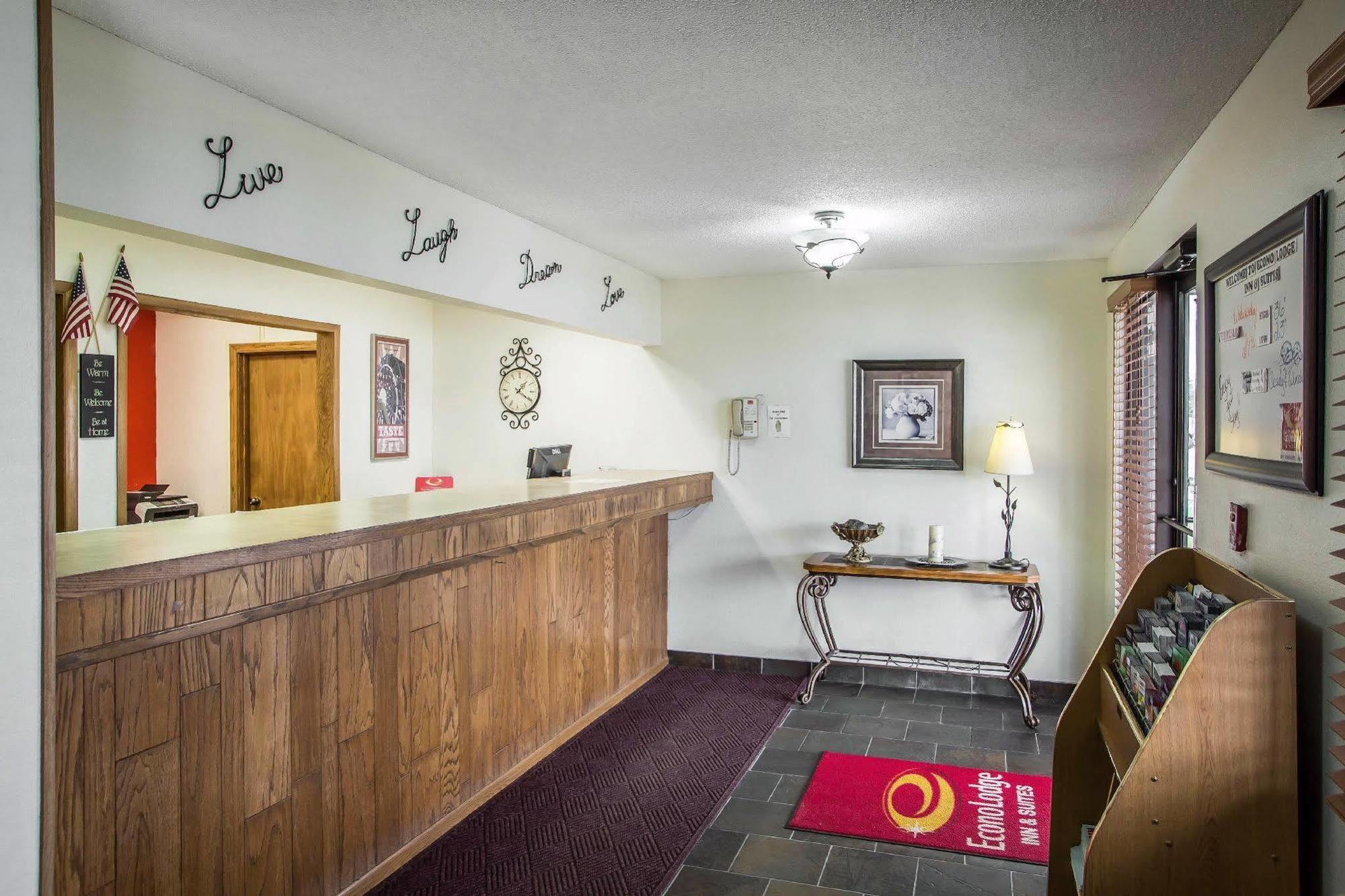 Econo Lodge Inn & Suites Dubuque Extérieur photo
