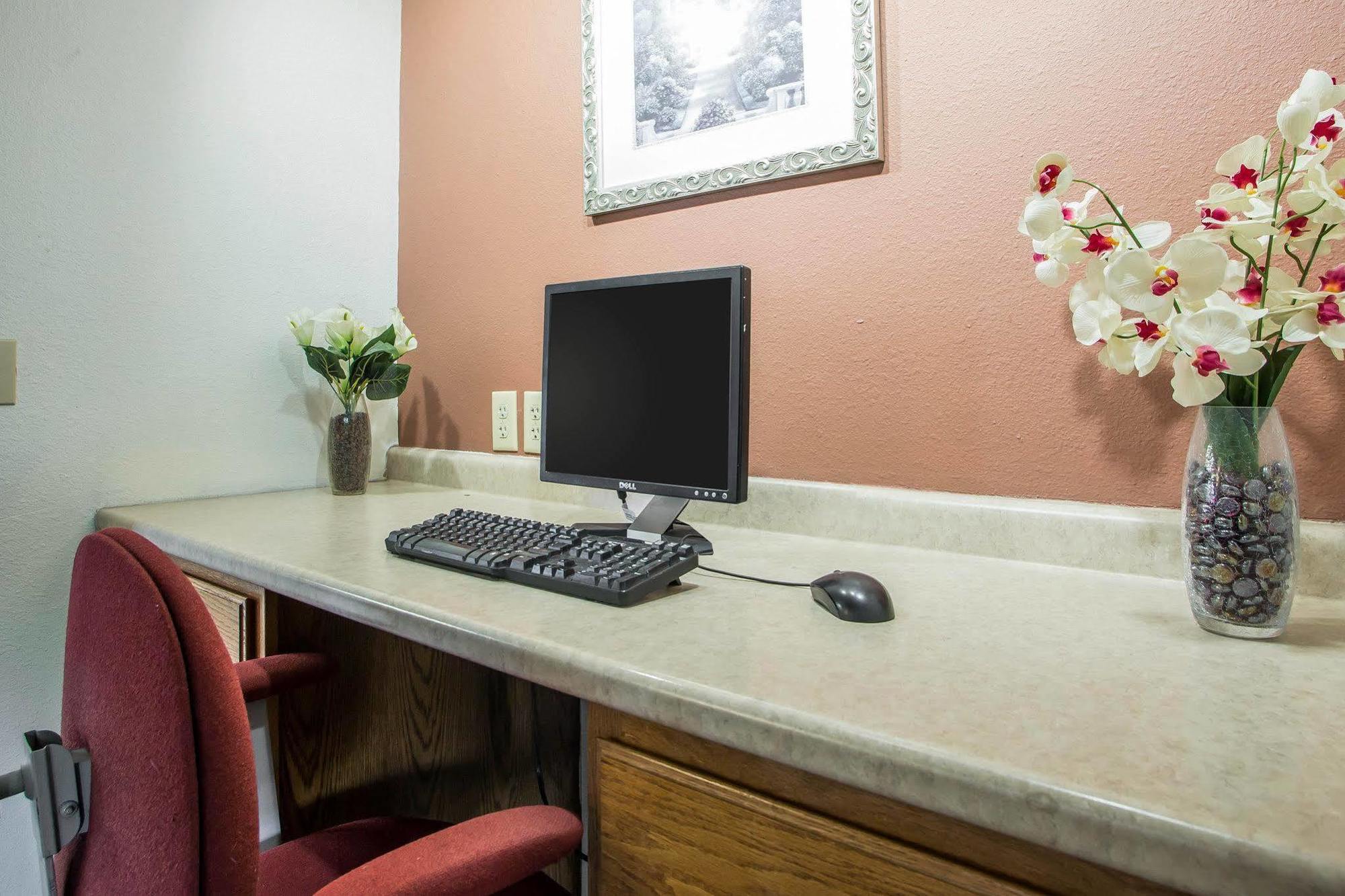 Econo Lodge Inn & Suites Dubuque Extérieur photo