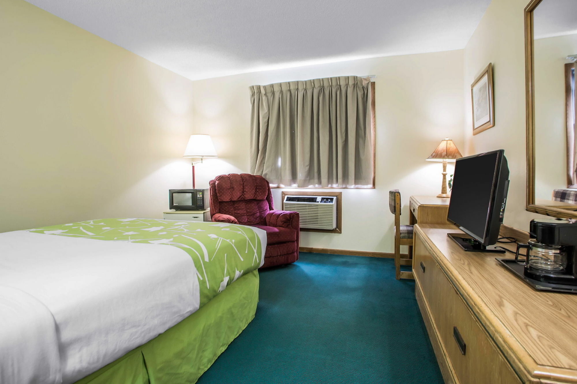 Econo Lodge Inn & Suites Dubuque Extérieur photo