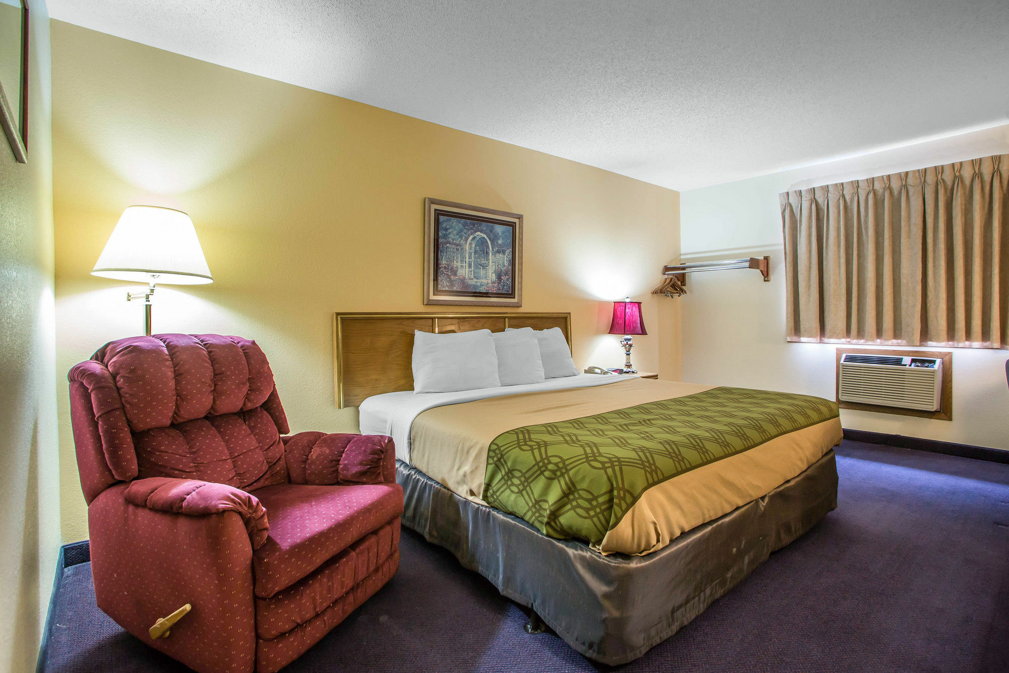 Econo Lodge Inn & Suites Dubuque Extérieur photo