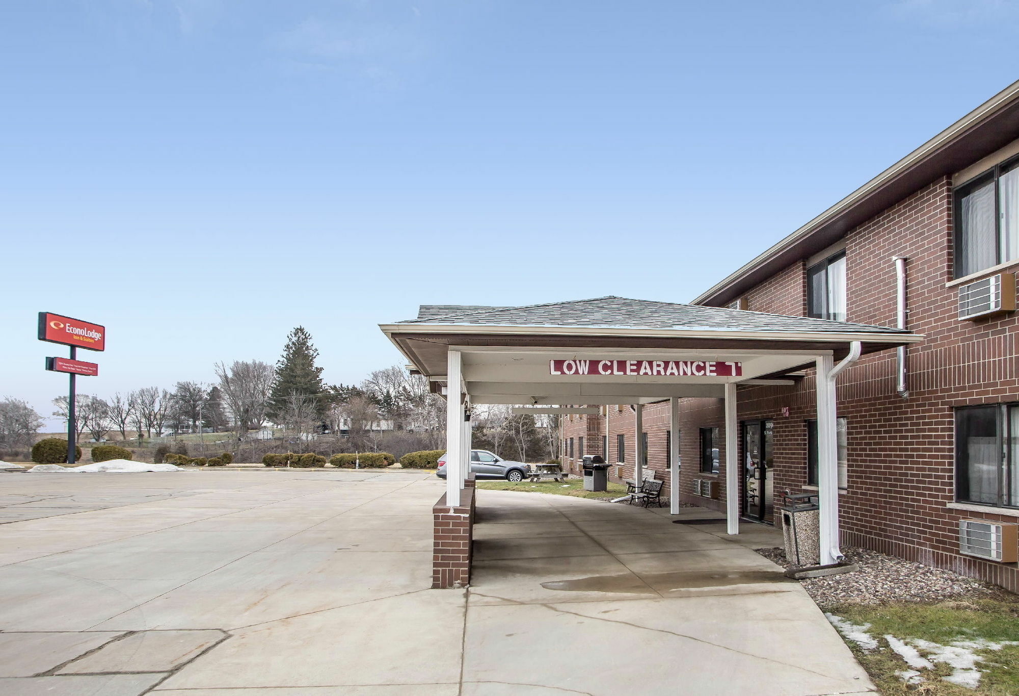 Econo Lodge Inn & Suites Dubuque Extérieur photo